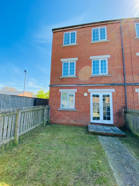 "Fishermans House" By Greenstay Serviced Accommodation - Large 4 Bed House With Parking - The Perfect Choice For Contractors, Families & Mixed Groups - Image 1