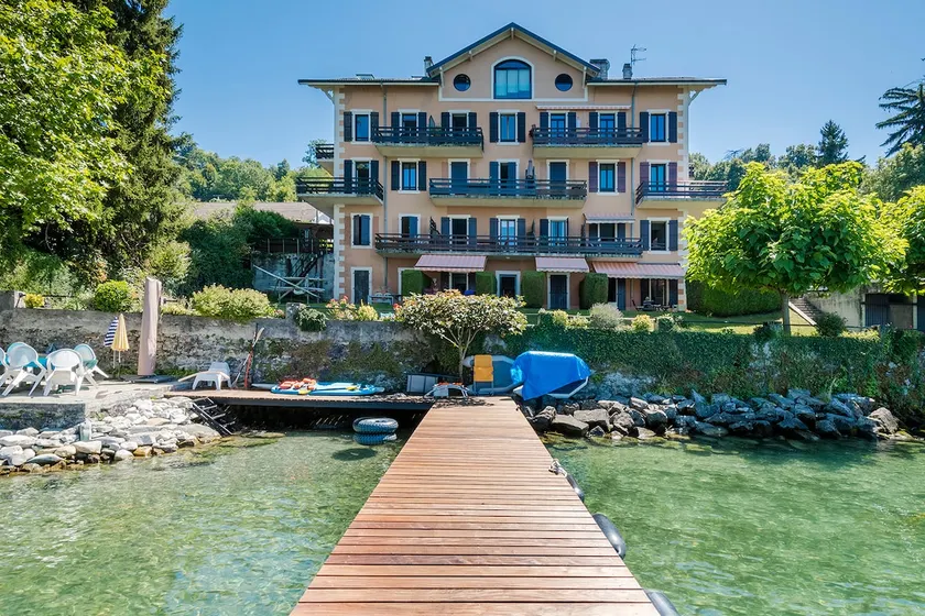 ”Les Balcons du Lac” Super F3 with 4* Private Pontoon - Image 1