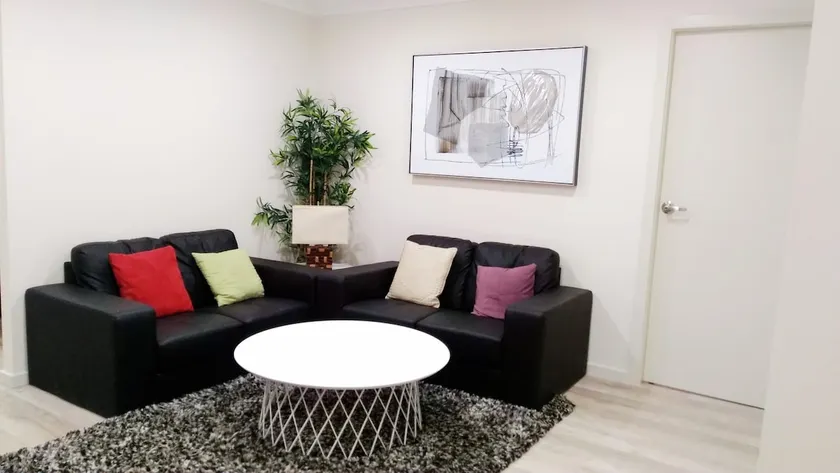 Contemporary Renovated 4BR Singleton Hunter Valley - Image 1