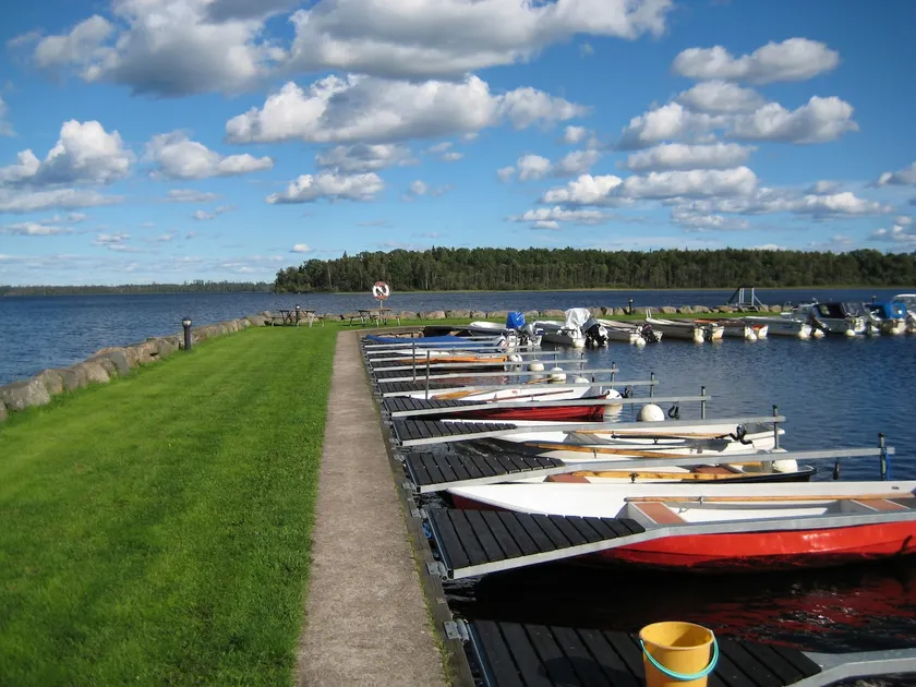 Cosy house with lake view - Image 1