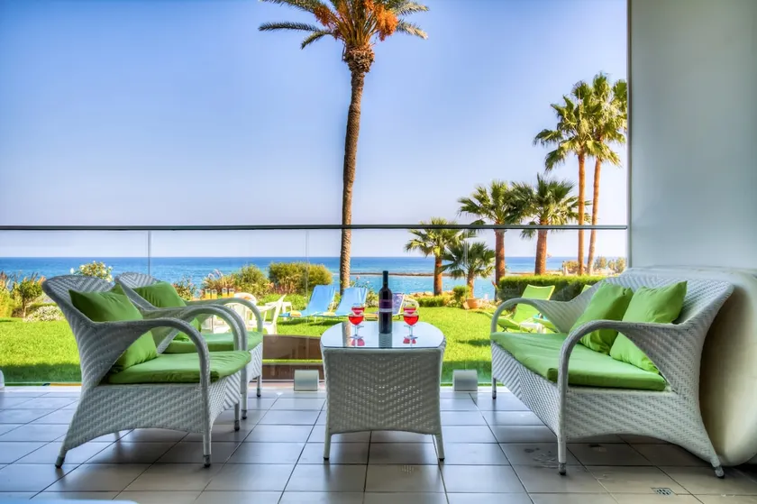 Beach Front Apartment With Garden - Image 1
