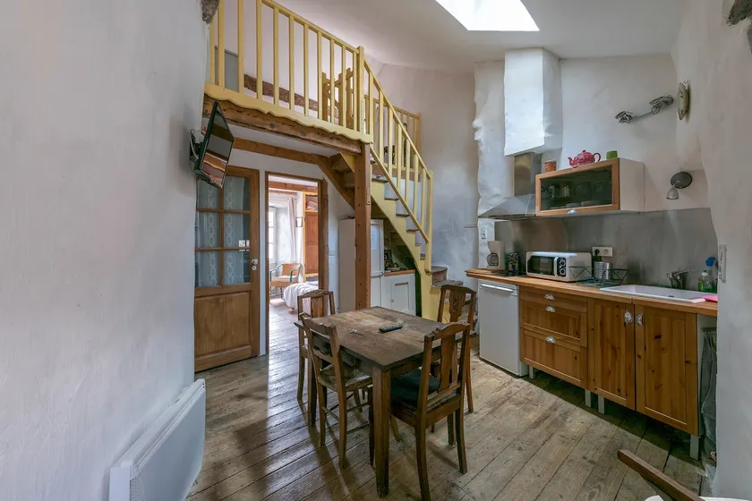 1-bedroom house – 2 single beds and 1 double bed - Image 1