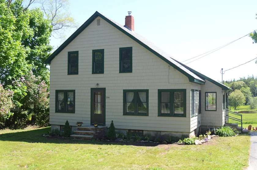 The Arey House- Ocean Views, Close to Beaches! - Image 1