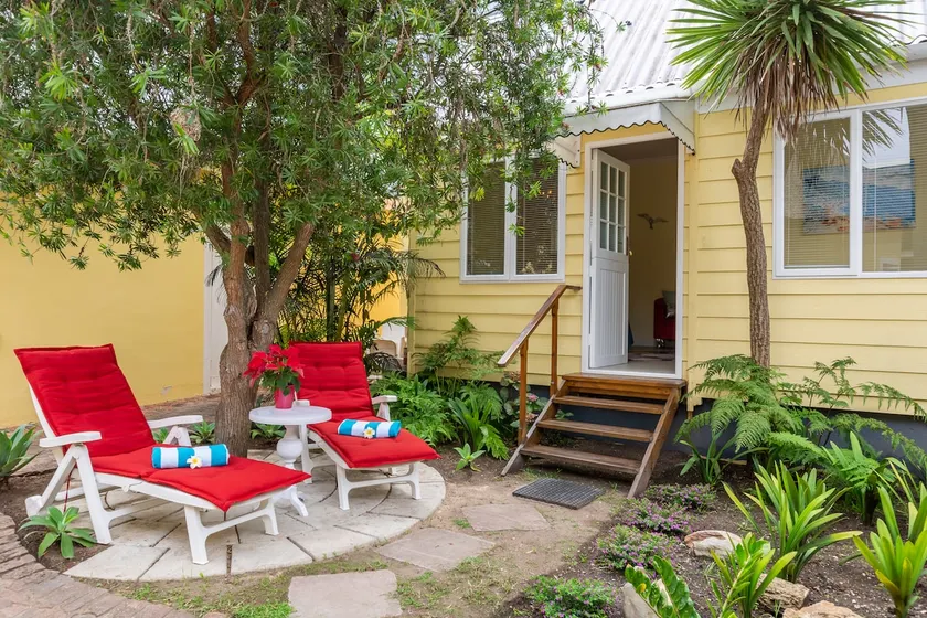 Beachfront Lagoon Bungalow - Pets Allowed - Image 1