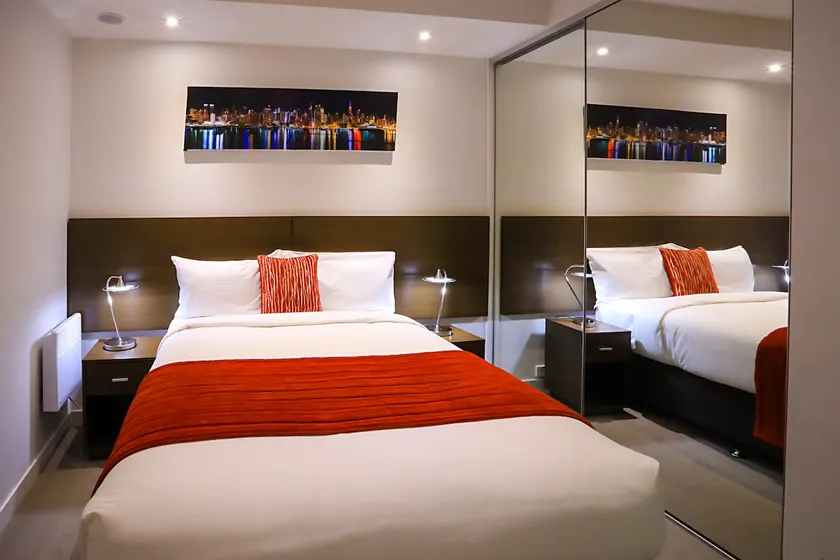 Flinders Street Apartments Melbourne CBD - Image 1