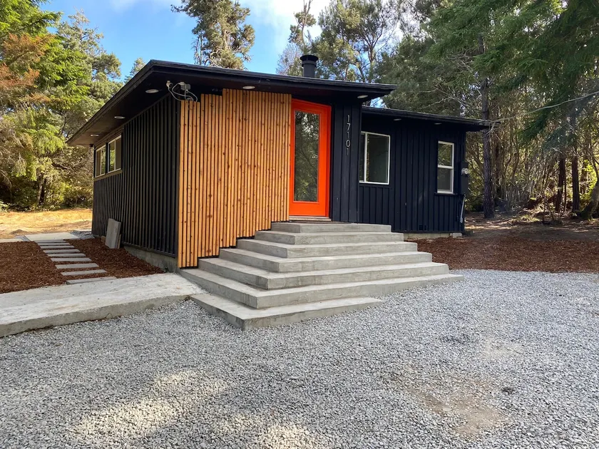 The Black Cabin, spacious, secluded and tranquil. - Image 1