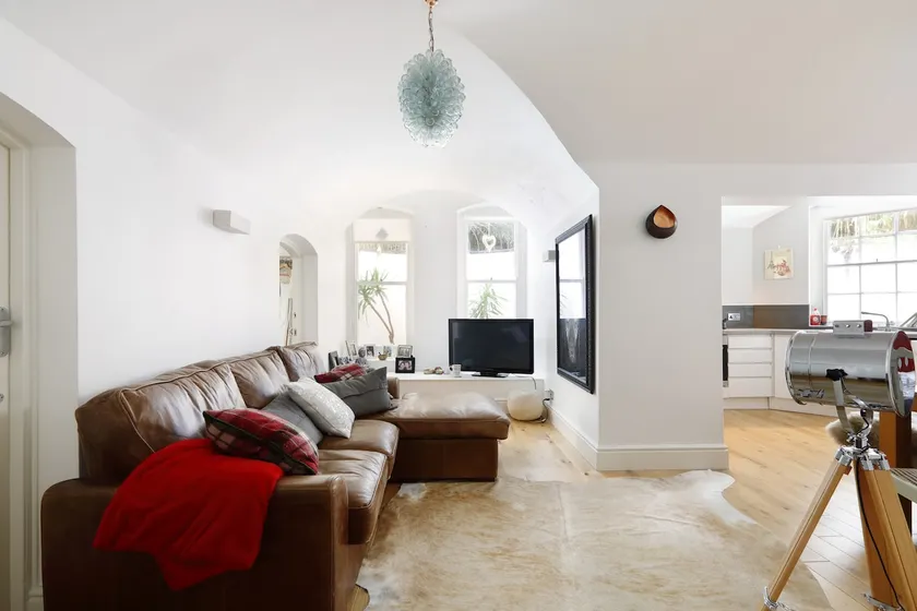 Beautiful peaceful sanctuary next to the beach - Image 1