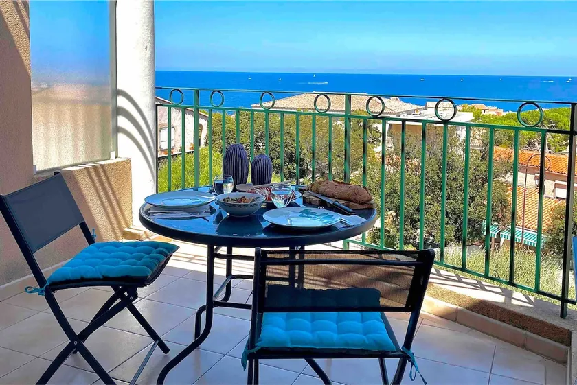 Beautiful apartment with stunning sea views. - Image 1
