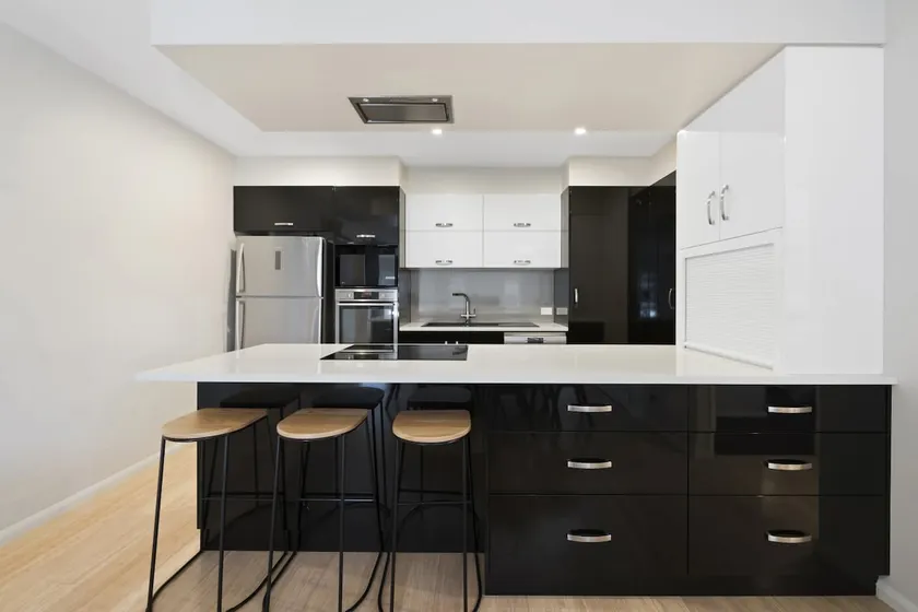 Modern Luxury next to Gabbinbar - Image 1