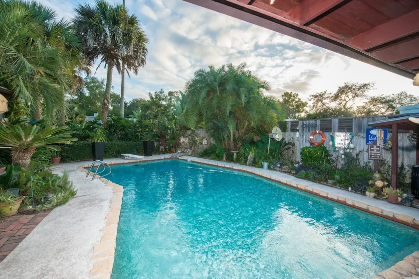Orlando area pool home in Maitland - Image 1