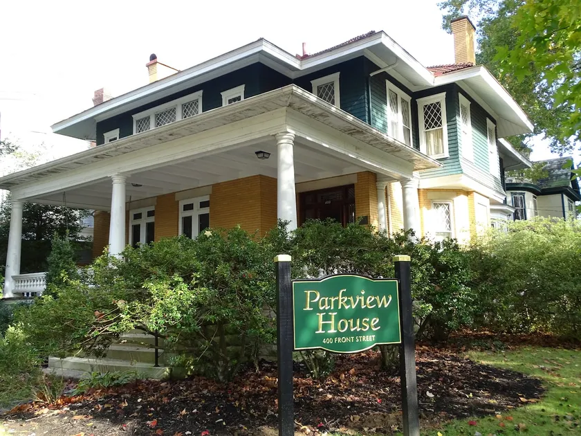 Parkview House on the River - Image 1
