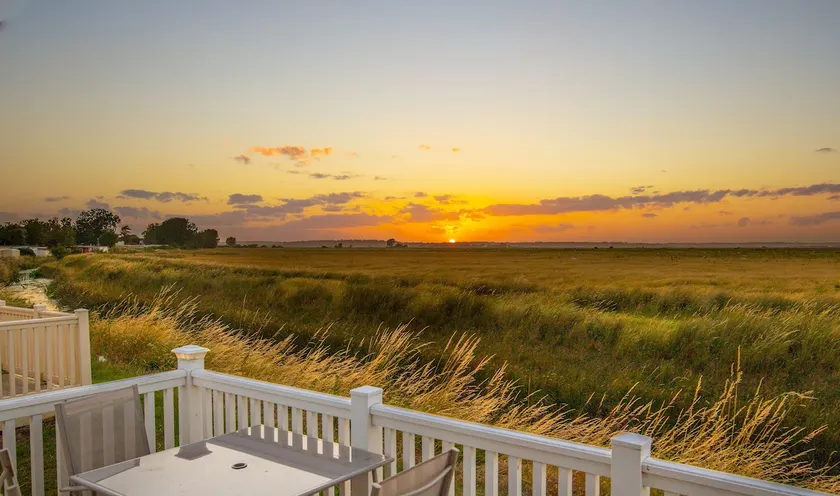 River Lodge Platinum Plus Holiday Home with River Views, Free Wifi & Netflix - Image 1