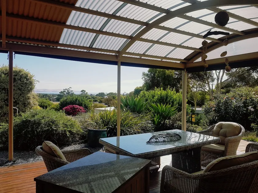 Stunning pet friendly Carrickalinga beach home - Image 1