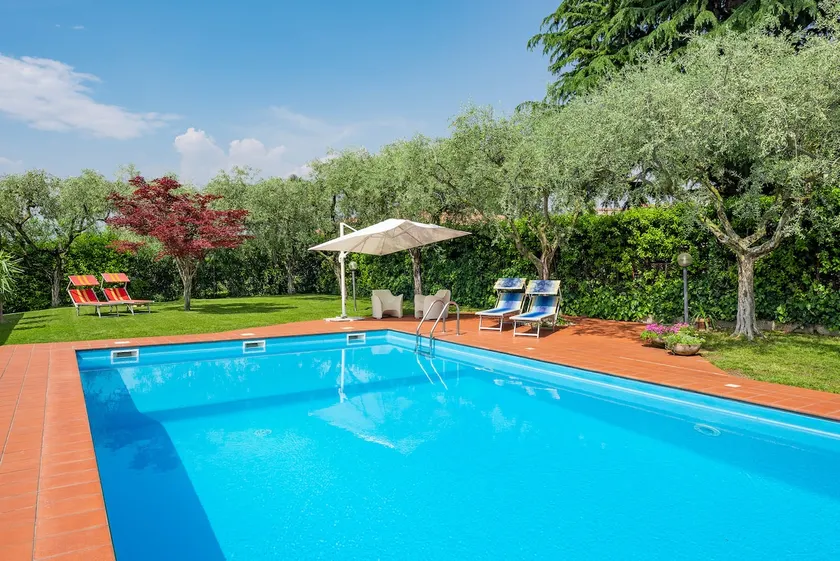 Apartment with balcony and private pool - Image 1