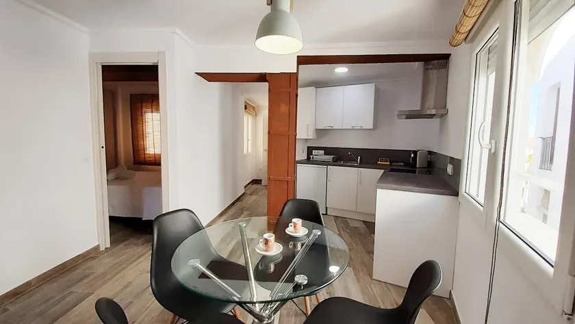 Al-Andalusí, Apartment with a double bed and a sofa. - Image 1