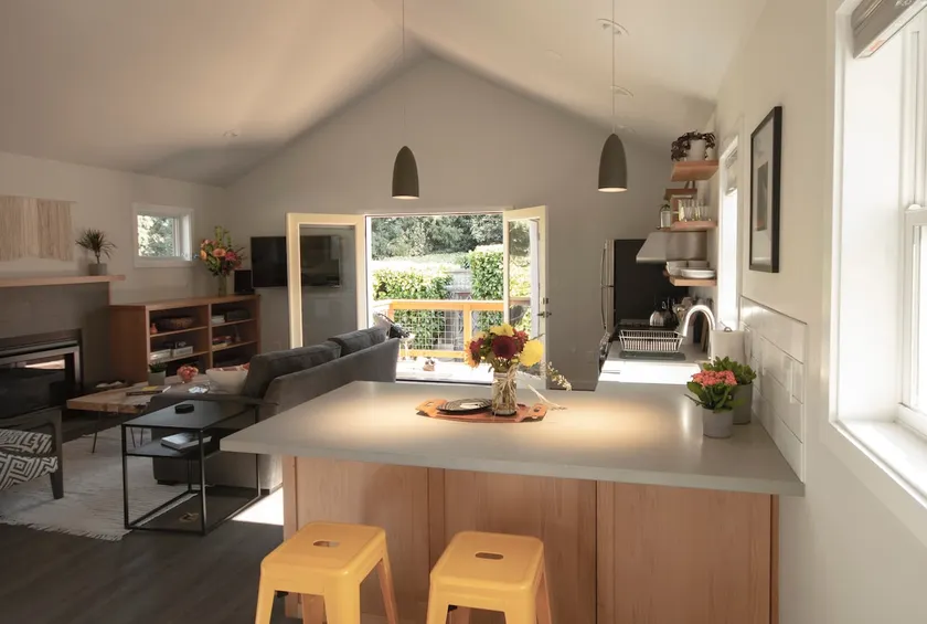 Newly Built Guesthouse with Private Courtyard - Image 1