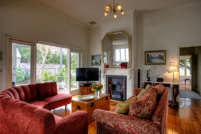 Lonsdale Palms Heritage House - an elegant getaway - Image 1