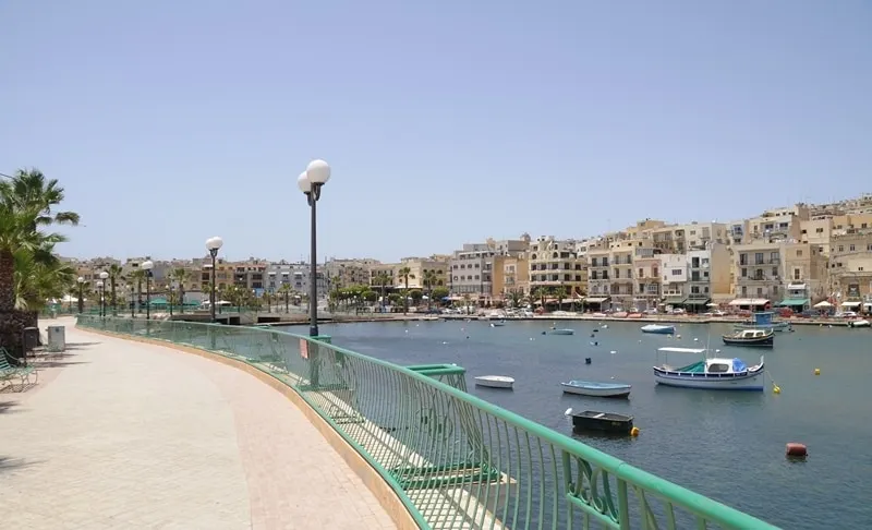 Bright and airy maisonette very close to seafront - Image 1