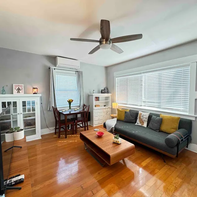 Cute One BR in Rose Park South with Parking Space - Image 1