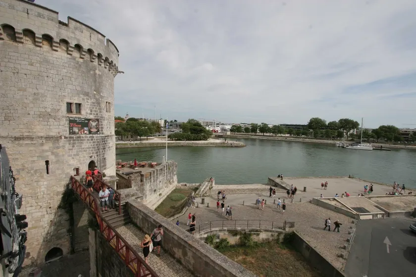 Apart with A/C - Unique view Tower & sea - Image 1