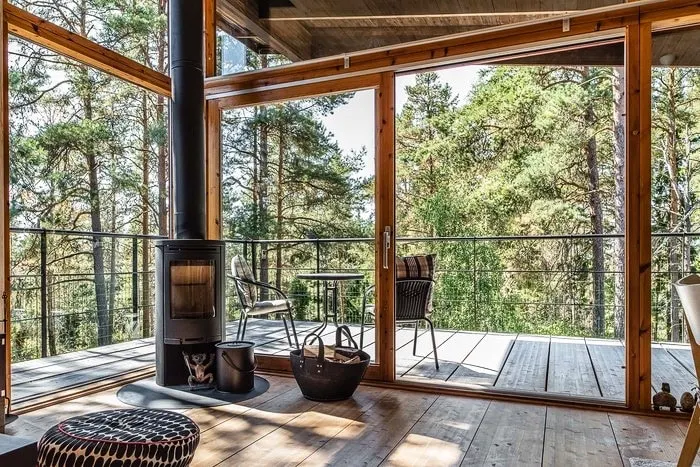 Scenic cabin close to the lake - Image 1