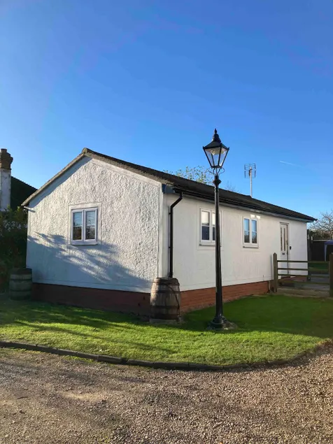 Self-contained 1 bed annexe in semi-rural location - Image 1