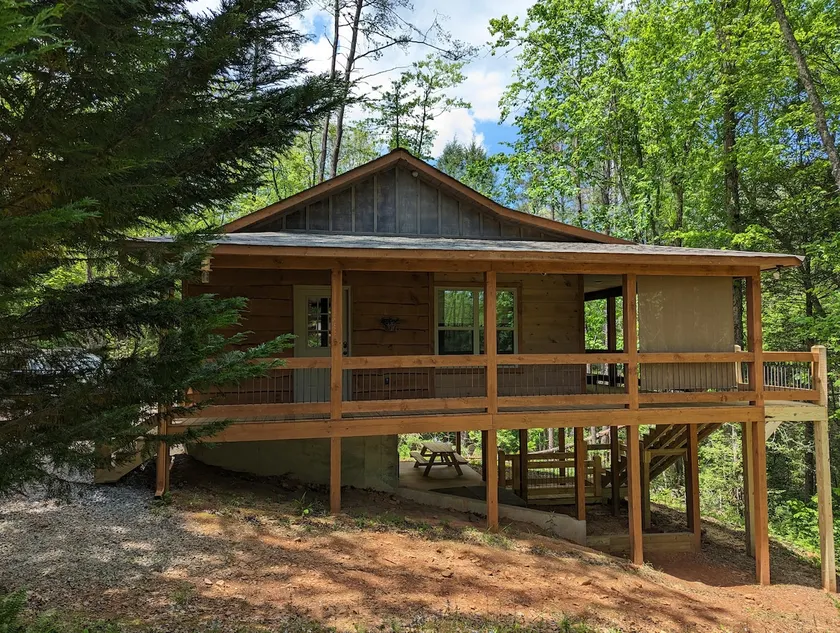 Romantic Cabin for 2, Hot Tub, wifi 10min from BR, hiking and waterfalls near - Image 1
