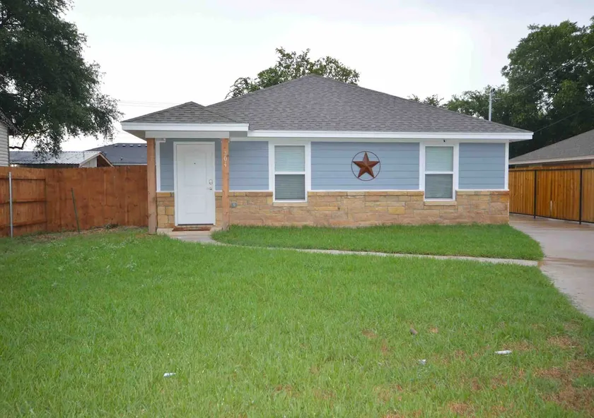 Waco Bungalow House perfect for groups - Image 1