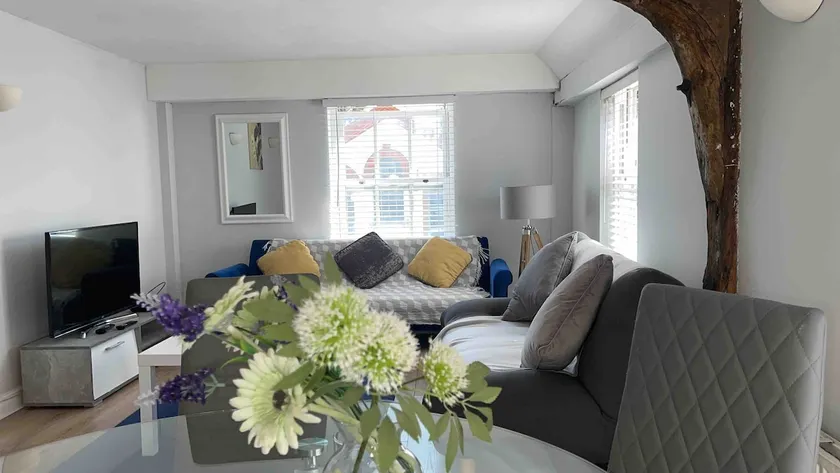Colchester Town Duplex Apartment - Image 1