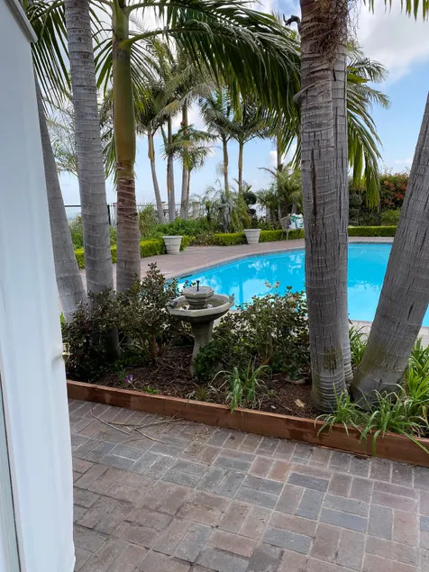 A view, a pool, new bathroom, sleeps 5 - Image 1