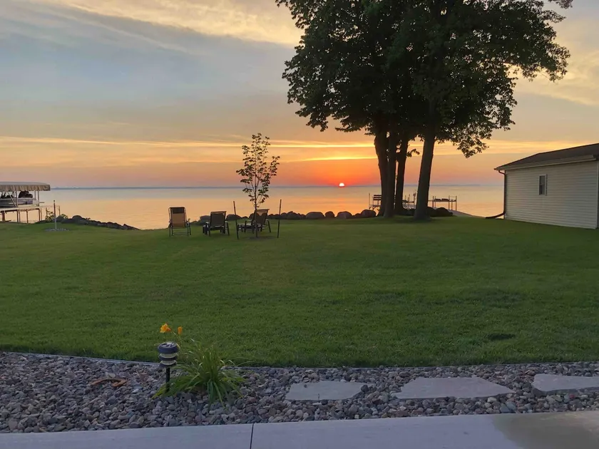 Spacious Lakefront 3Br 3Ba Home - Image 1