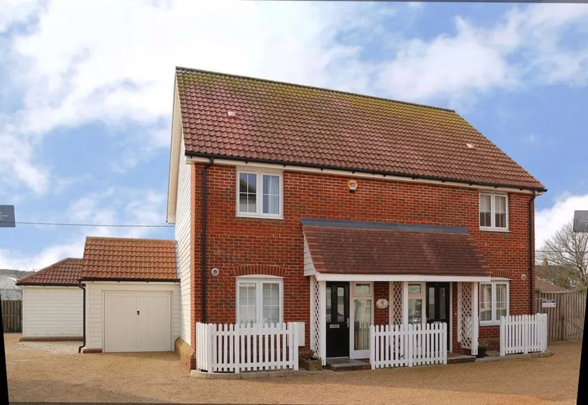 Badger Cottage, Camber Sands - Image 1