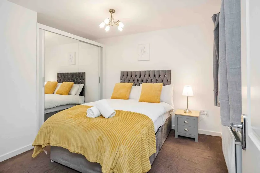 Stunning 3BR house in Basildon - Image 1