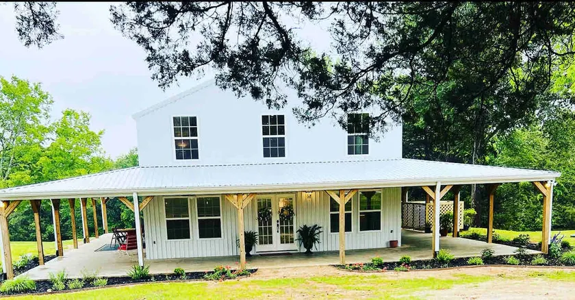 Farmhouse Retreat/Private 2 Acres - Image 1