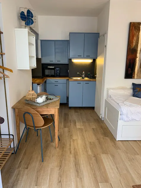 Private studio, in the heart of the village and 300 m from the Lake - Image 1
