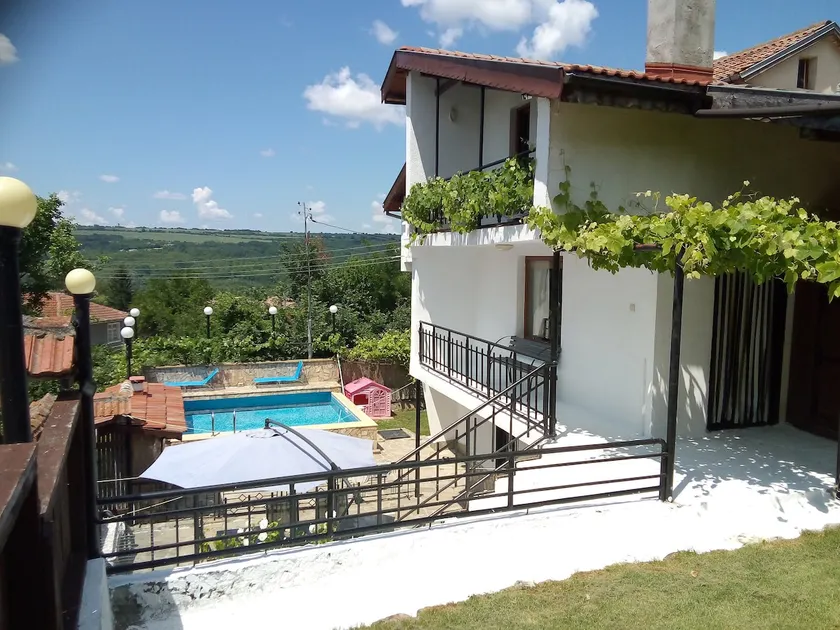 Hillside Guesthouse Pushevo - Image 1