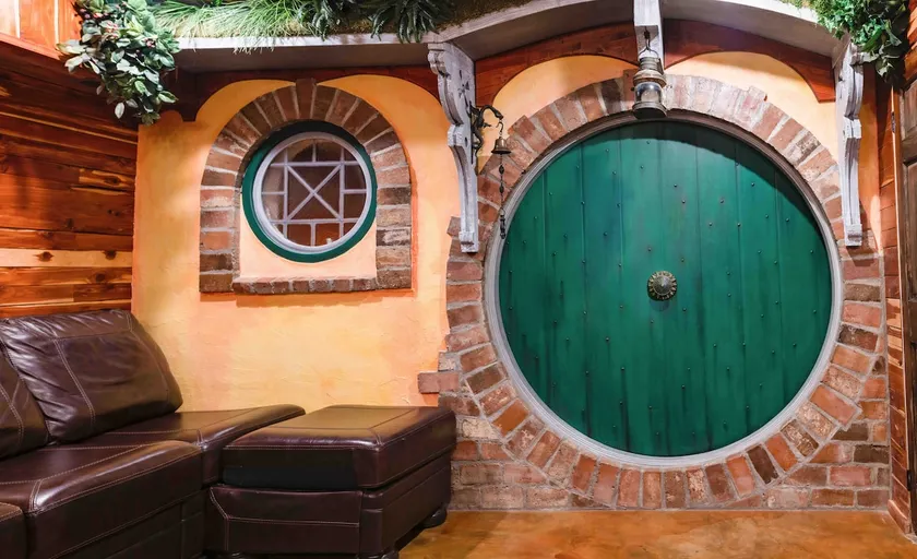 The Hobbit House, Fantasy comes Home! - Image 1
