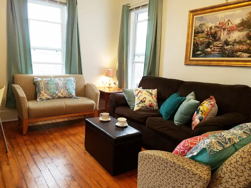 Central Location. Very comfy & clean with view. - Image 1