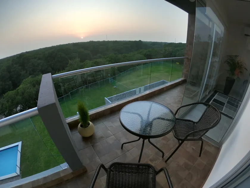 Sunset Penthouse with river and mangrove view 3BD PH - Image 1