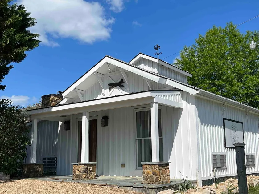 Scenic Barn Escape on 151,Stunning views, Sleeps 6 - Image 1