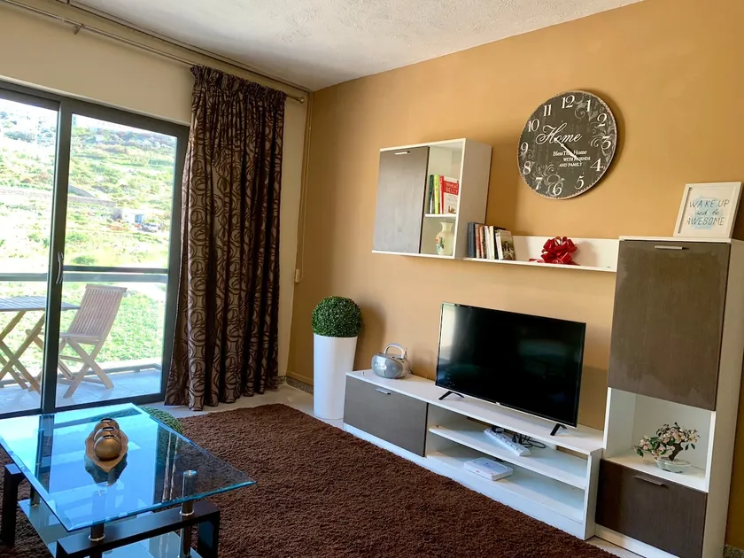 Mellieha 3bedrm flat 5min to beach & country views - Image 1