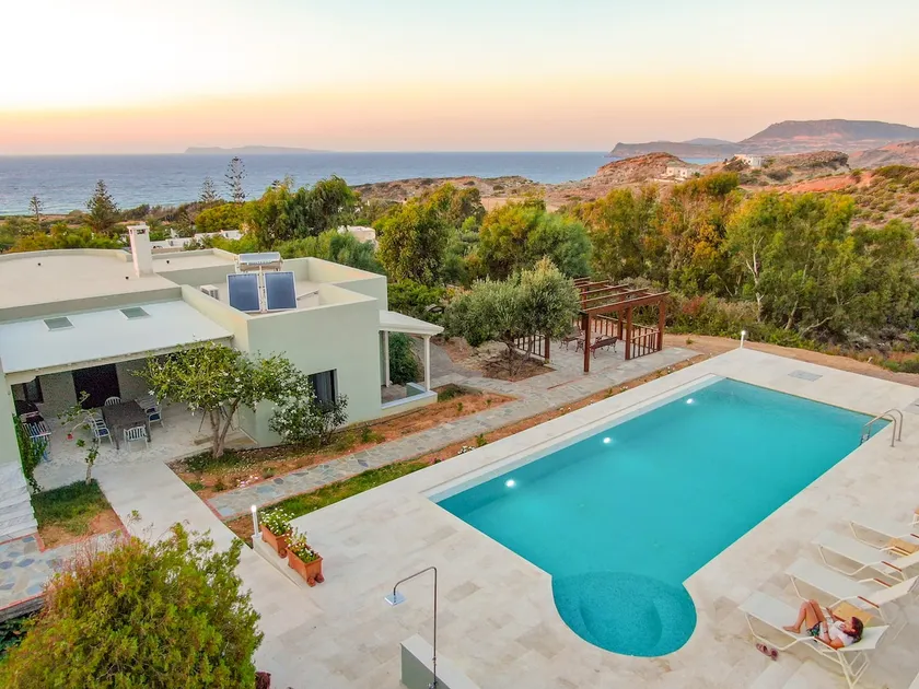Stylish villa, private heated pool, large garden, sea view, en-suite bathrooms, - Image 1