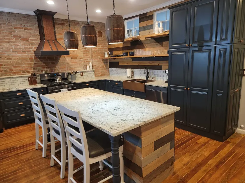 Designer 2 Bedroom Loft on Main Street in Florence - Image 1