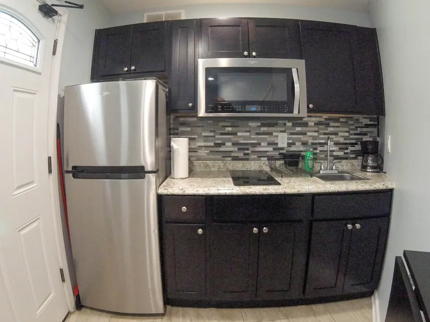 Apt 7 Bloomfield/Lawrenceville private mini studio - Image 1