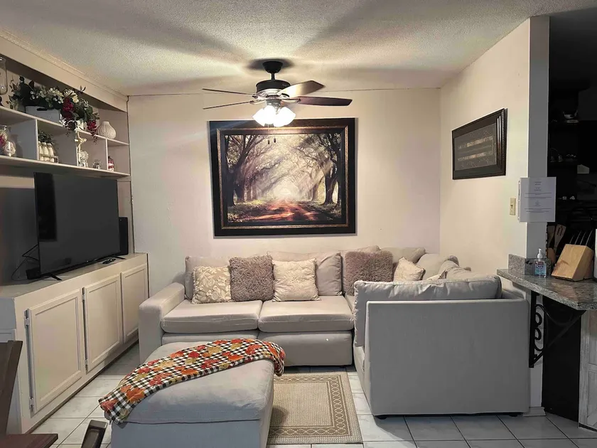 Cozy , Convenient 2 BD Apartment - Image 1