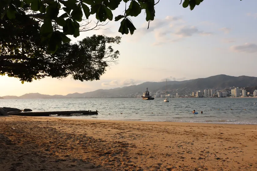 APARTMENT WITH PRIVATE BEACH 2 - Image 1