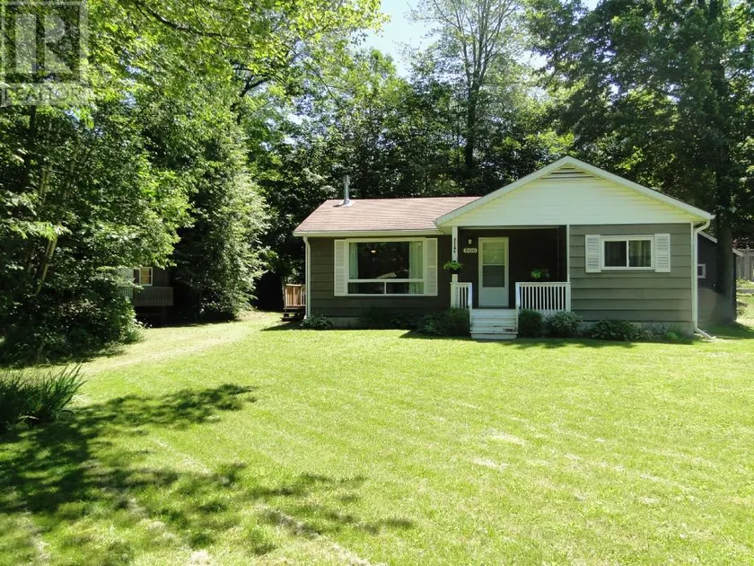 Point Clark Cottage Getaway - Image 1