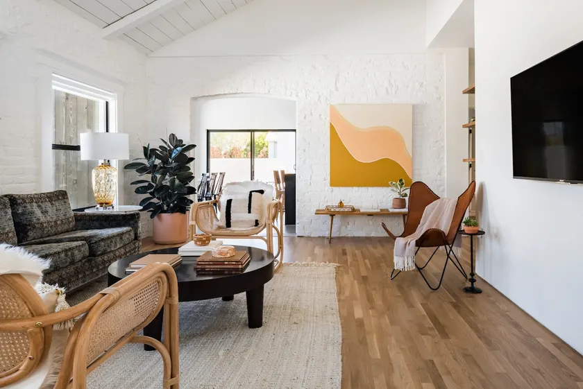 Elegantly Renovated Bungalow in a Historic District - Image 1