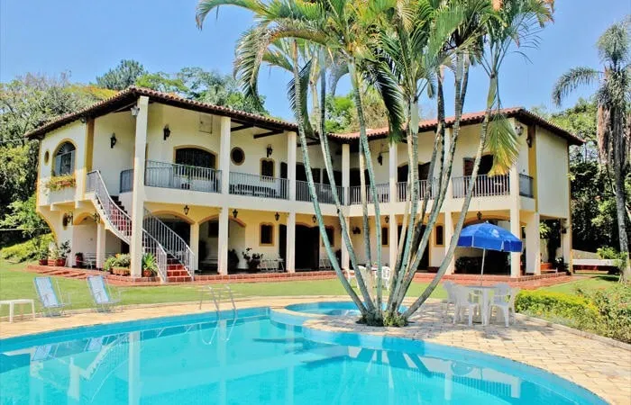 Farmhouse with swimming pools, barbecue, field and more - Image 1