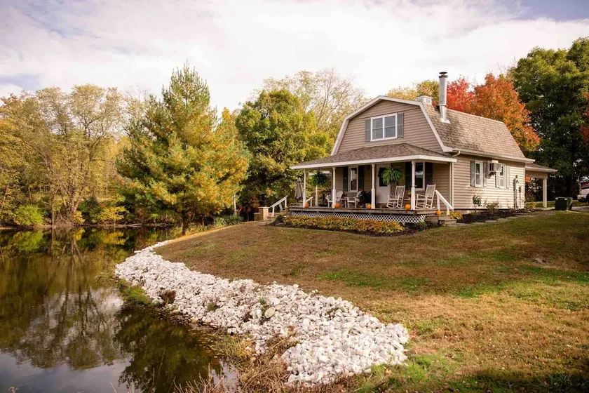 Oakbrook Akers Lakeside Cabin Retreat - Image 1
